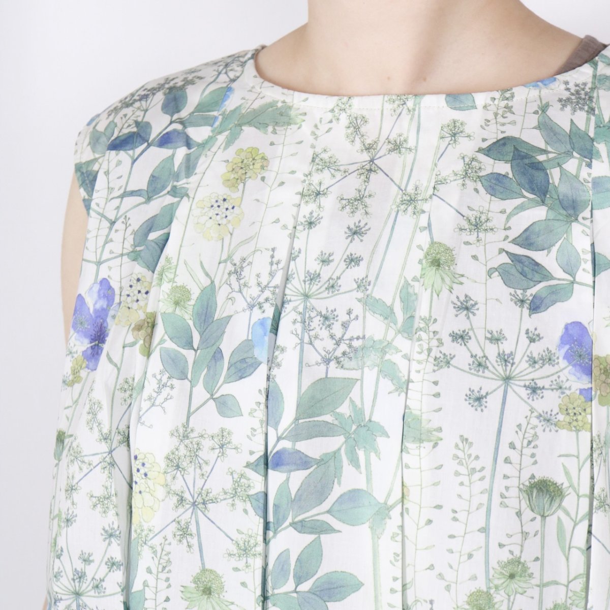 画像9: Vent d'ouest リバイバルリネン×LIBERTY ノースリーブブラウス 2色 (9)