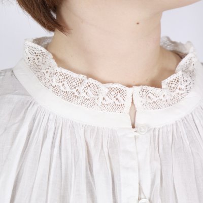 画像1: SOIL VOILE LACE NECK LACE GATHERED SMOCK 2色