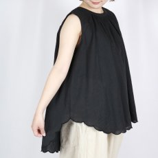画像24: tumugu:　スカラップ刺繍 コットンリネンボイル ノースリーブプルオーバー　3色 (24)