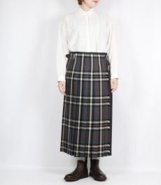 画像14: O'NEIL OF DUBLIN  WORSTED WOOL PATCHWORK LOW WAIST PLEATS WRAP SKIRT LENGTH 80cm (WITH PIN)  2柄 (14)