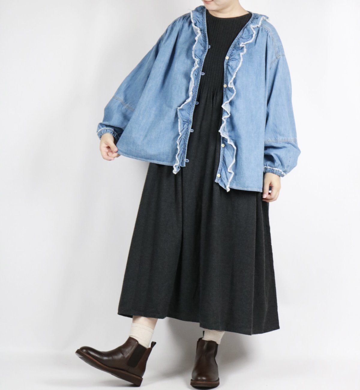 画像9: tumugu: ライトオンスデニムフリルブラウス 2色 (9)