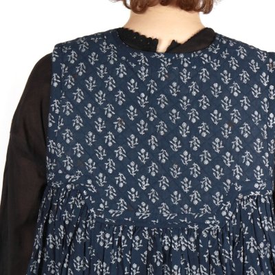 画像1: maison de soil 80s COTTON VOILE FLOWER BLOCK PRINT RAJASTHAN TUCK GATHERED V-NECK NO/SL SHIRT 2色