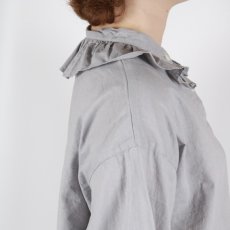 画像30: tukuroi 　製品染め 綿麻平織 フリル スタンドカラー シャツ　3色 (30)
