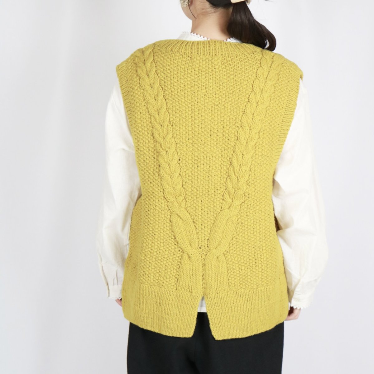 画像16: tumugu:　ロービングウール ケーブルニットベスト　3色 (16)
