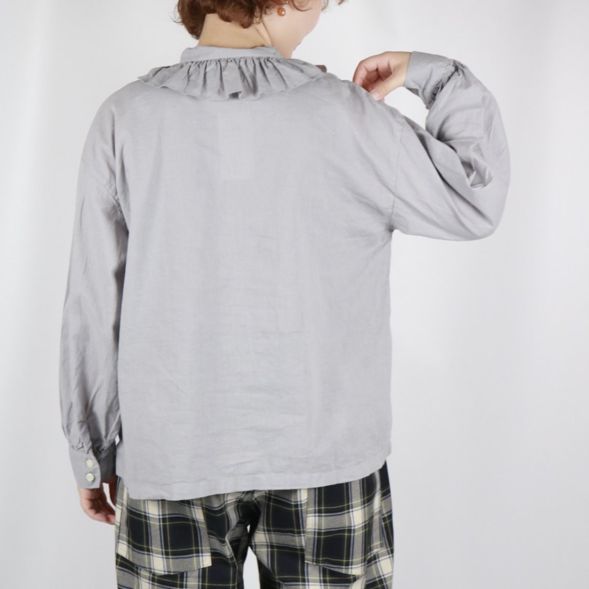 画像24: tukuroi 　製品染め 綿麻平織 フリル スタンドカラー シャツ　3色 (24)