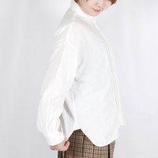 画像5: maison de soil  TWILL COTTON KHADI PLAIN (WASH) ROUND COLLAR SHIRT WITH RANDOM PINTUCK  (5)