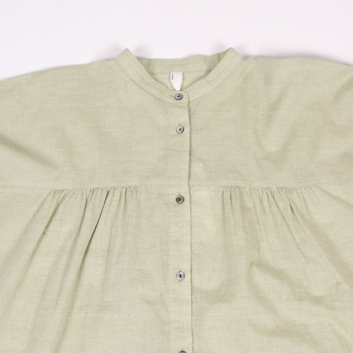 画像33: LUEUF   バンドカラー ギャザーシャツ  2色 (33)