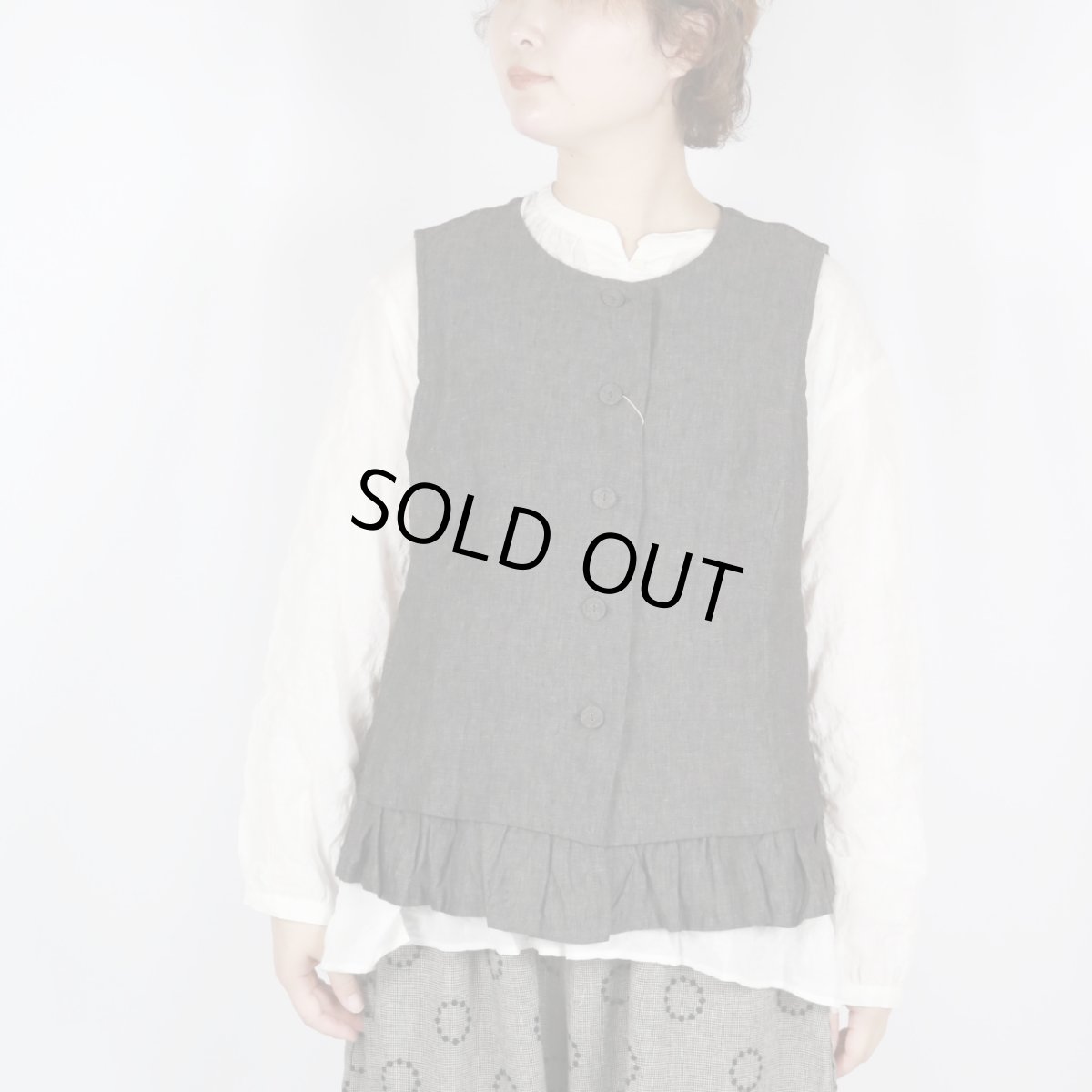 画像17: blue willow リネン平織り無地 裏付きフリルベスト 2色 (17)