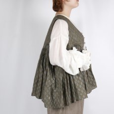 画像4: maison de soil 80s COTTON VOILE FLOWER BLOCK PRINT RAJASTHAN TUCK GATHERED V-NECK NO/SL SHIRT 2色 (4)