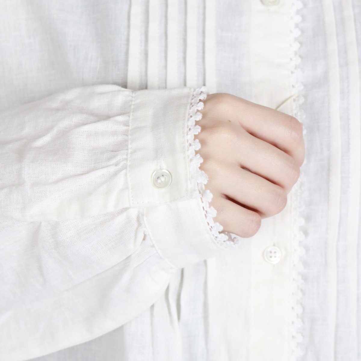 画像23: bluewillow コットンリネン平織り無地・千鳥 ピコレース ピンタックブラウス 2色 (23)