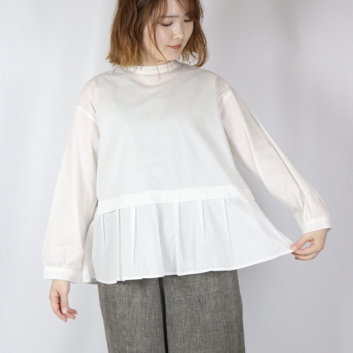 画像1: blue willow コットン細番手裾プリーツブラウス   (1)