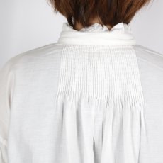 画像9: maison de soil TWILL COTTON KHADI PLAIN (WASH) FRILL COLLAR SHIRT WITH MINI PINTUCK (9)