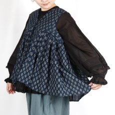 画像11: maison de soil 80s COTTON VOILE FLOWER BLOCK PRINT RAJASTHAN TUCK GATHERED V-NECK NO/SL SHIRT 2色 (11)