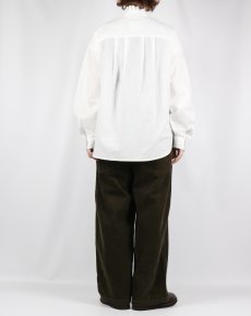 画像16: MAGALI コットンリネンシャンブレー・ラッフルカラー・ブラウス (16)