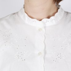 画像11: SOIL 60s POPLIN PLAIN WITH CUT WORK EMBROIDERY MAO COLLAR S/SL SHIRT 2色 (11)