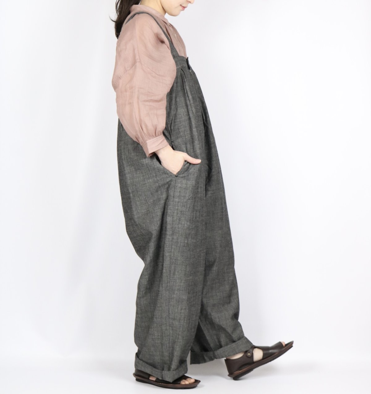 画像17: 20%OFF SALE! nachukara  綿麻スラブデニム タックサロペット  2色 (17)