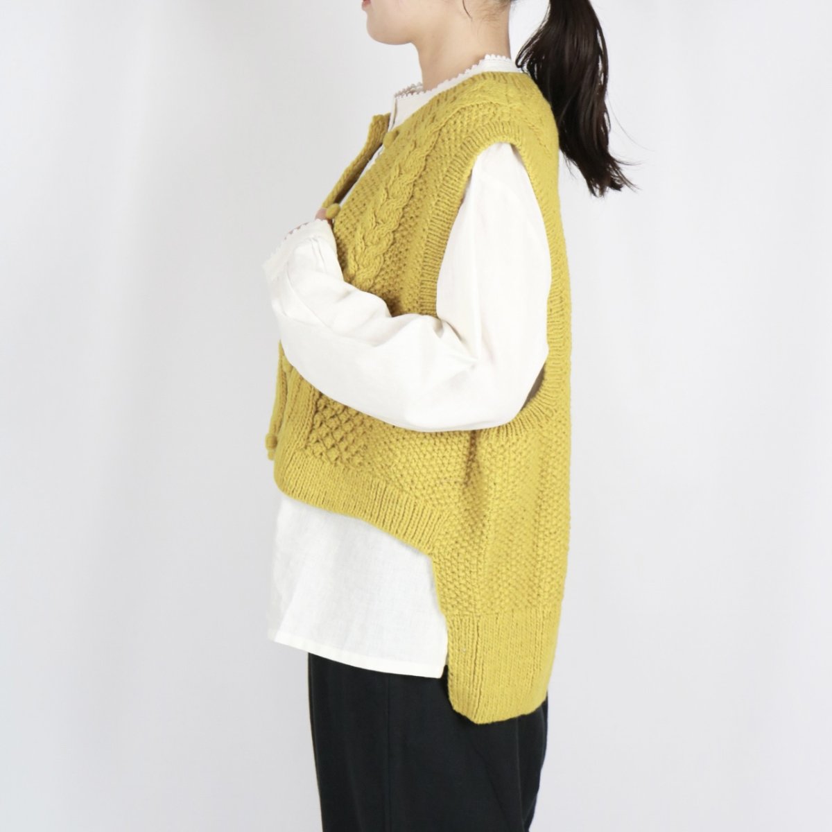 画像15: tumugu:　ロービングウール ケーブルニットベスト　3色 (15)