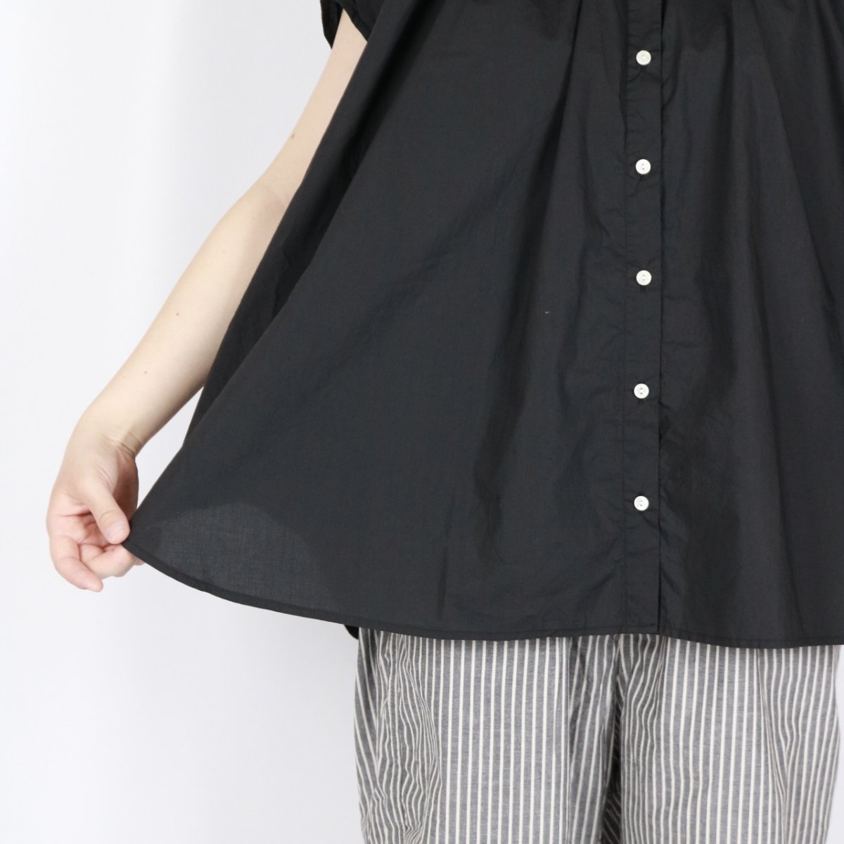 画像24: DIARIES　タイプライターコットン バイカラー フレンチスリーブ ギャザーブラウス　2色 (24)