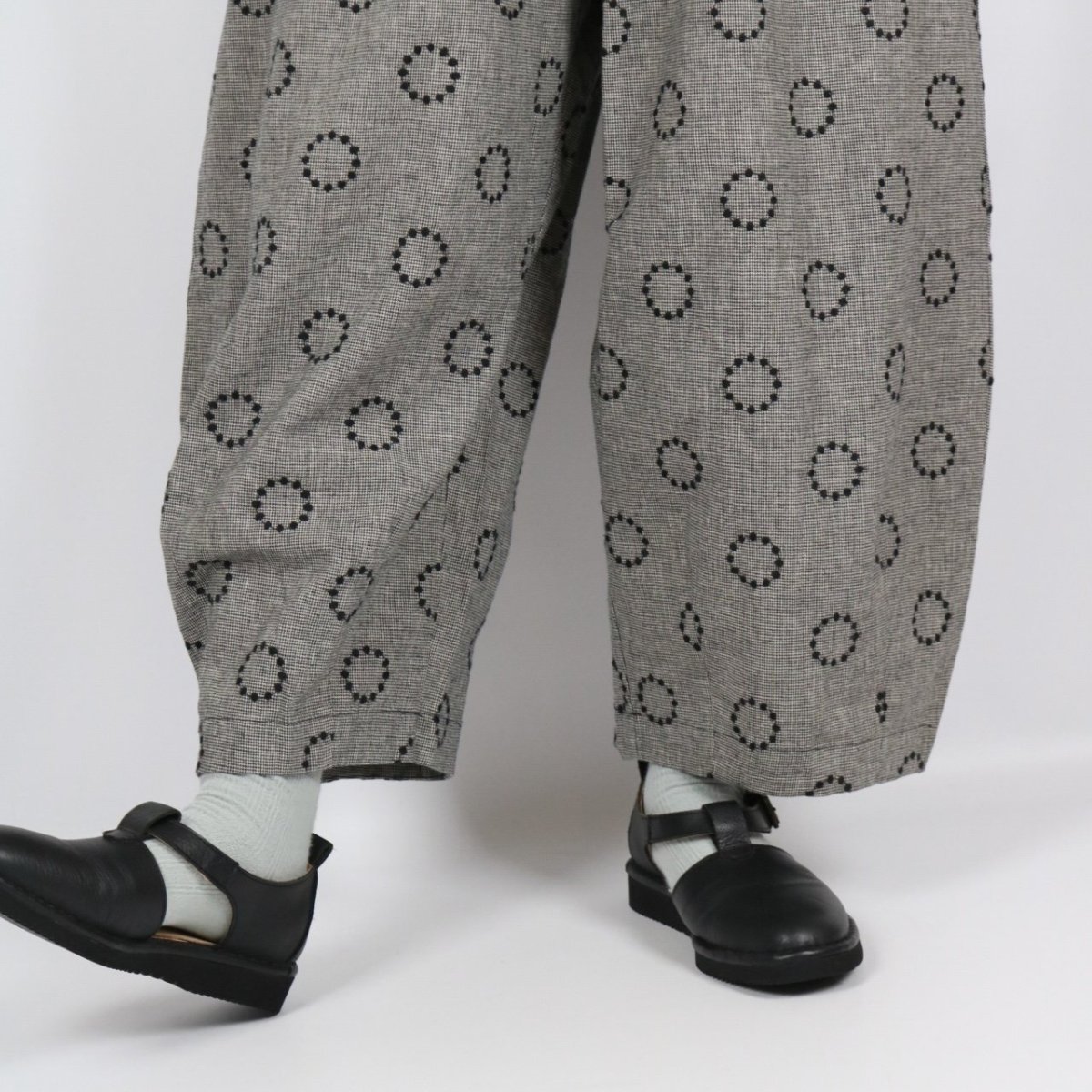 画像10: bluewillow コットンリネン平織りサークル刺繍 コクーンパンツ 3色 (10)