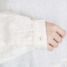 画像11: bluewillow コットンリネン平織り無地 スタンドフリルワンピース 2色 (11)