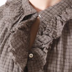 画像10: tumugu: シャーリングチェックフリルブラウス 2色 (10)