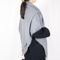 画像4: ROBE de PEAU  WOOL GAUZE TASSEL STOLE (4)