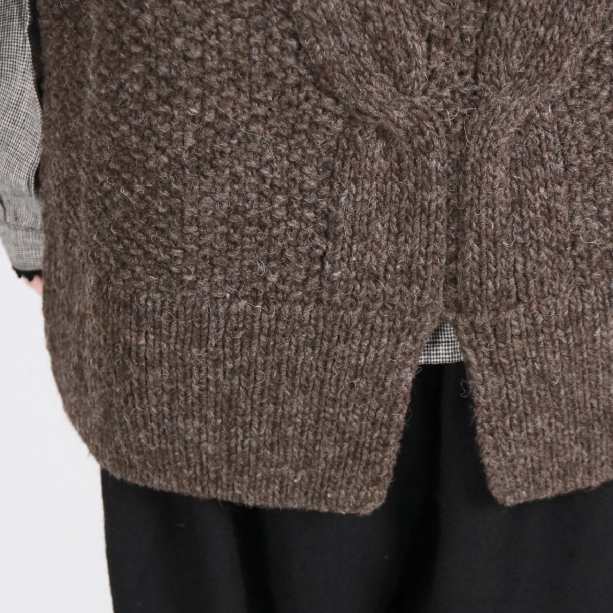画像36: tumugu:　ロービングウール ケーブルニットベスト　3色 (36)