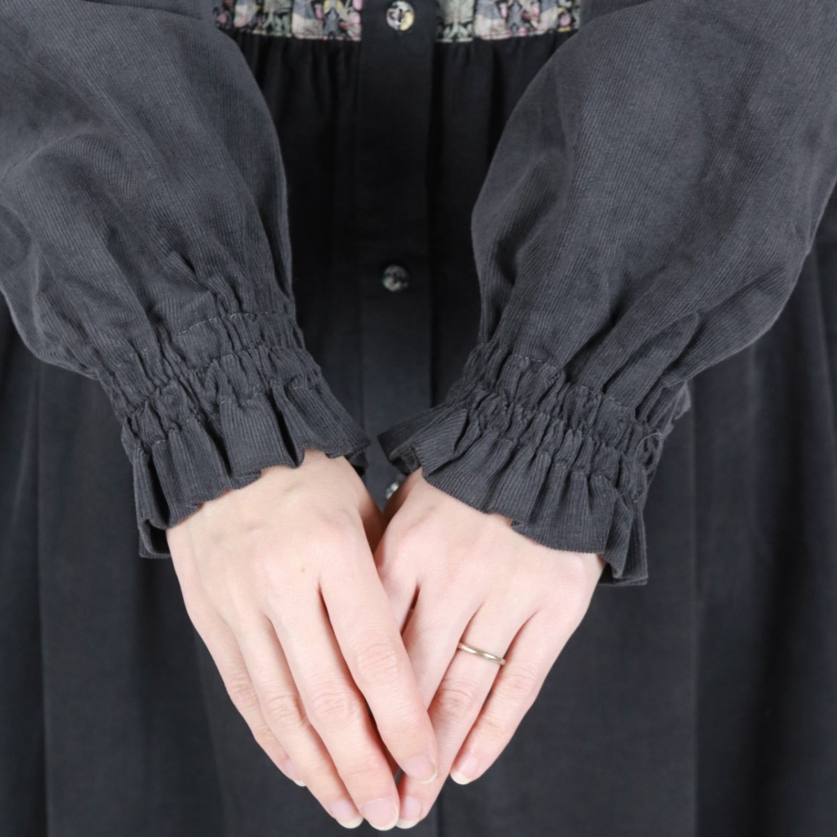 画像17: sosotto　細コール×LIBERTY ビブヨーク ワンピース　2色 (17)