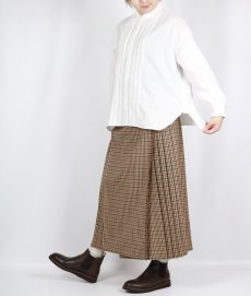 画像3: maison de soil  TWILL COTTON KHADI PLAIN (WASH) ROUND COLLAR SHIRT WITH RANDOM PINTUCK  (3)