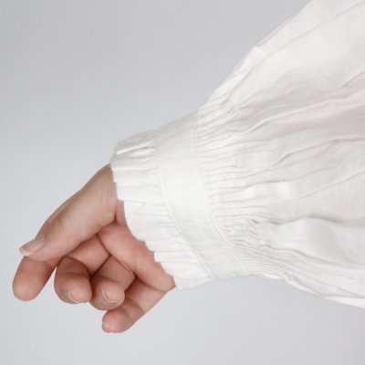 画像2: maison de soil TWILL COTTON KHADI PLAIN (WASH) FRILL COLLAR SHIRT WITH MINI PINTUCK