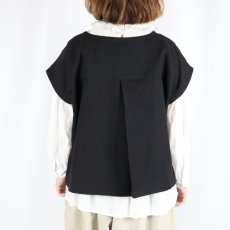 画像4: SOIL COTTON / WOOL TWILL WEAVE PLAIN FRENCH/SL BACK SIDE PLEATS PULLOVER  (4)