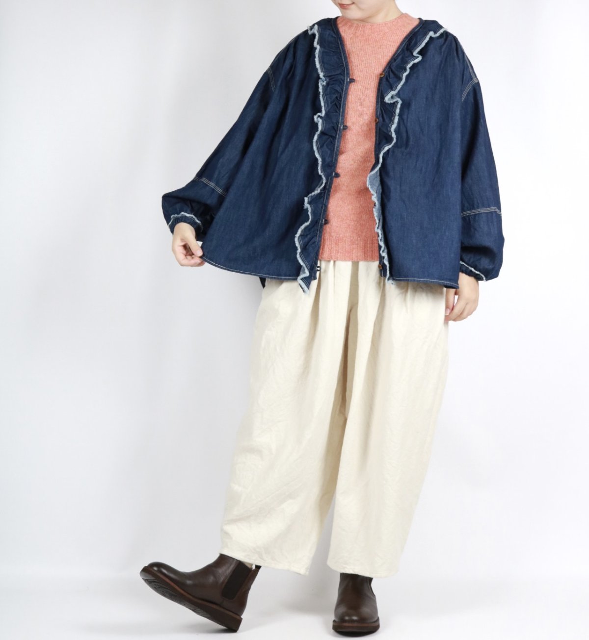 画像18: tumugu: ライトオンスデニムフリルブラウス 2色 (18)