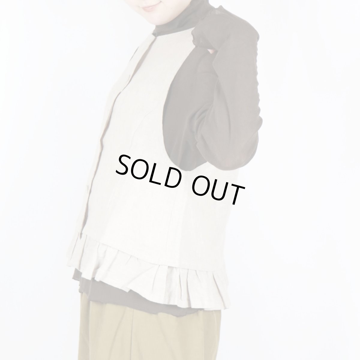 画像3: blue willow リネン平織り無地 裏付きフリルベスト 2色 (3)