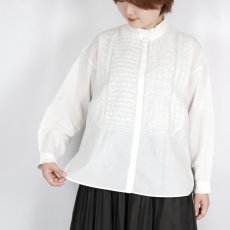 画像1: maison de soil　 60s ORGANIC CAMBRIC WITH EMB FRILL COLLAR EMB SHIRT　 (1)