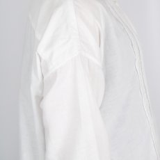 画像7: maison de soil  TWILL COTTON KHADI PLAIN (WASH) ROUND COLLAR SHIRT WITH RANDOM PINTUCK  (7)