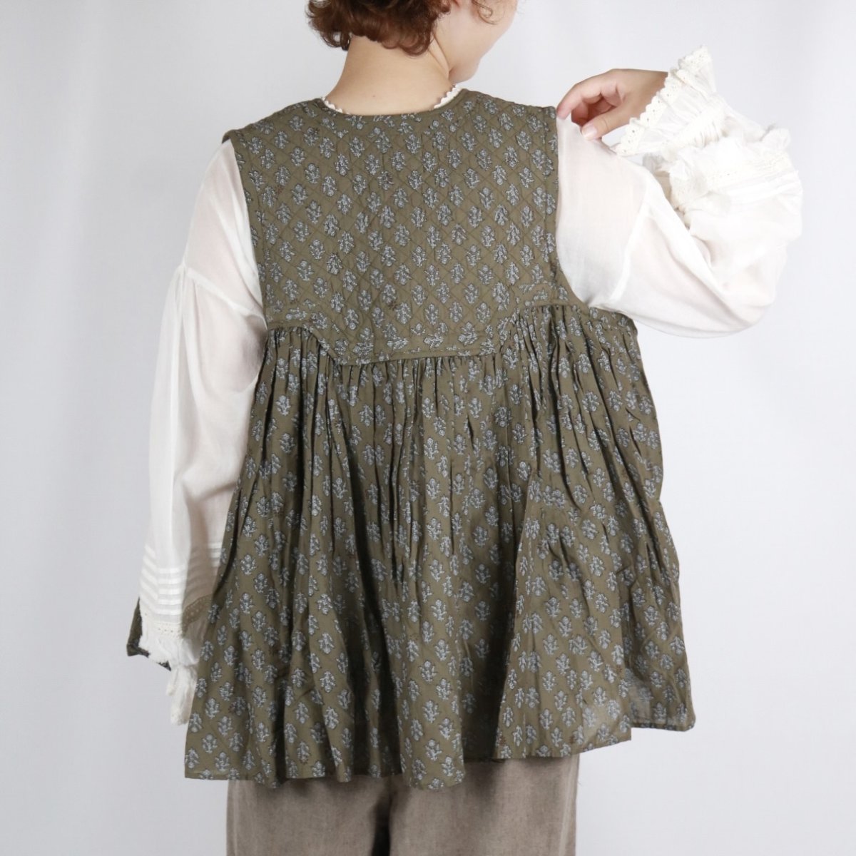 画像5: maison de soil 80s COTTON VOILE FLOWER BLOCK PRINT RAJASTHAN TUCK GATHERED V-NECK NO/SL SHIRT 2色 (5)