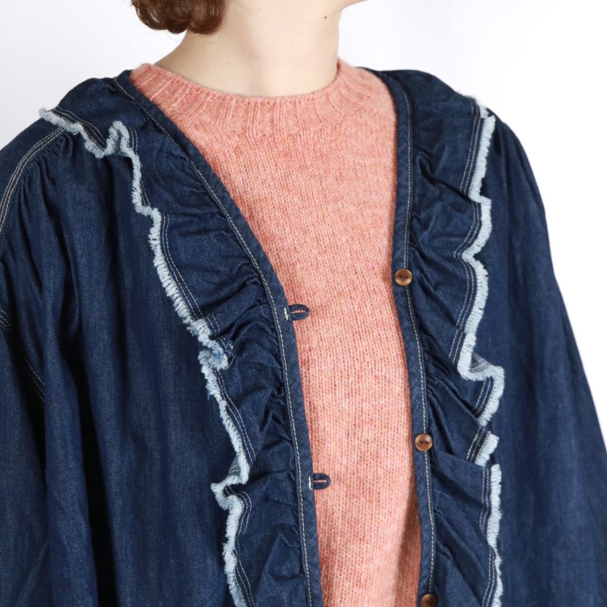 画像26: tumugu: ライトオンスデニムフリルブラウス 2色 (26)