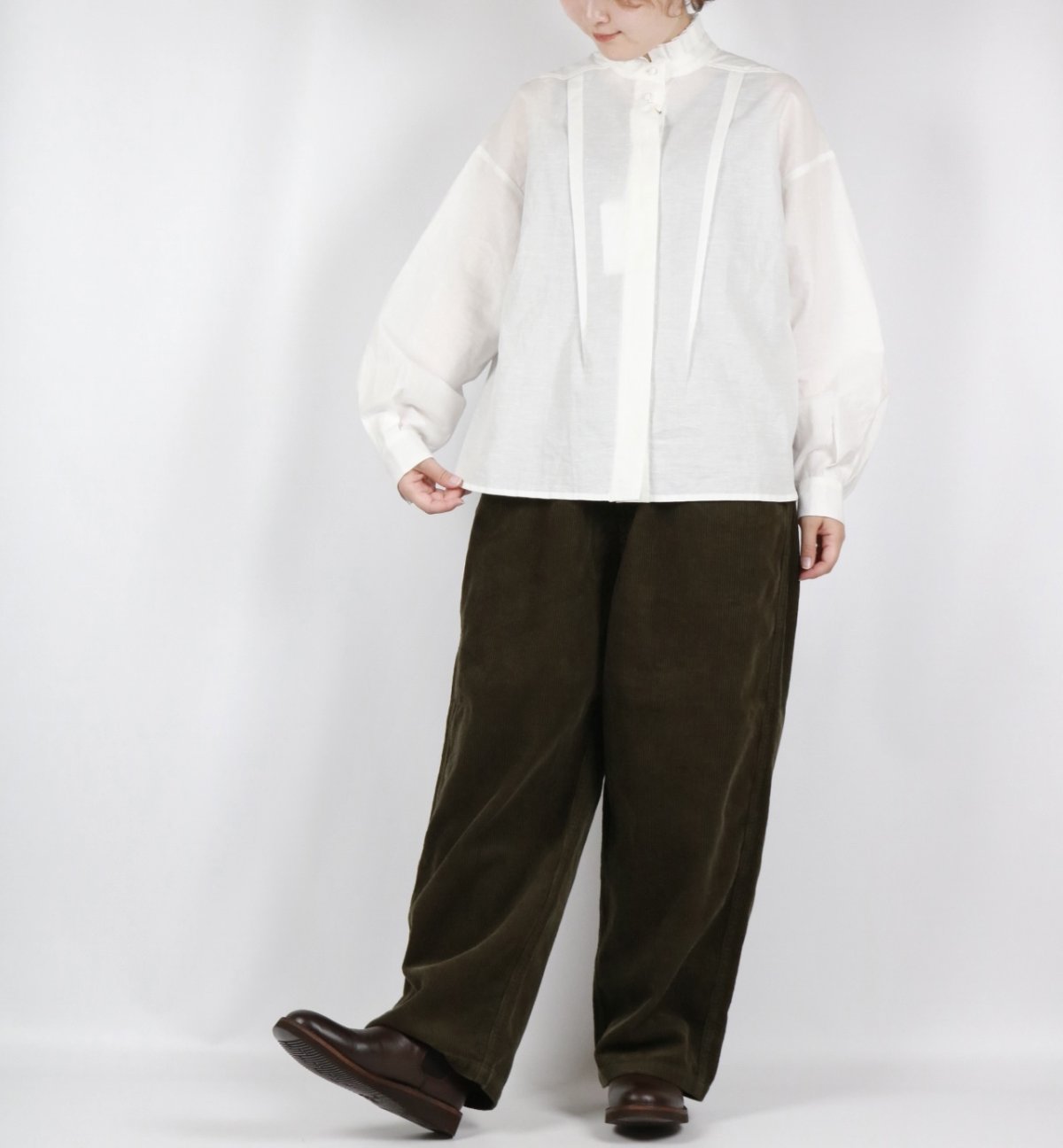 画像13: MAGALI コットンリネンシャンブレー・ラッフルカラー・ブラウス (13)