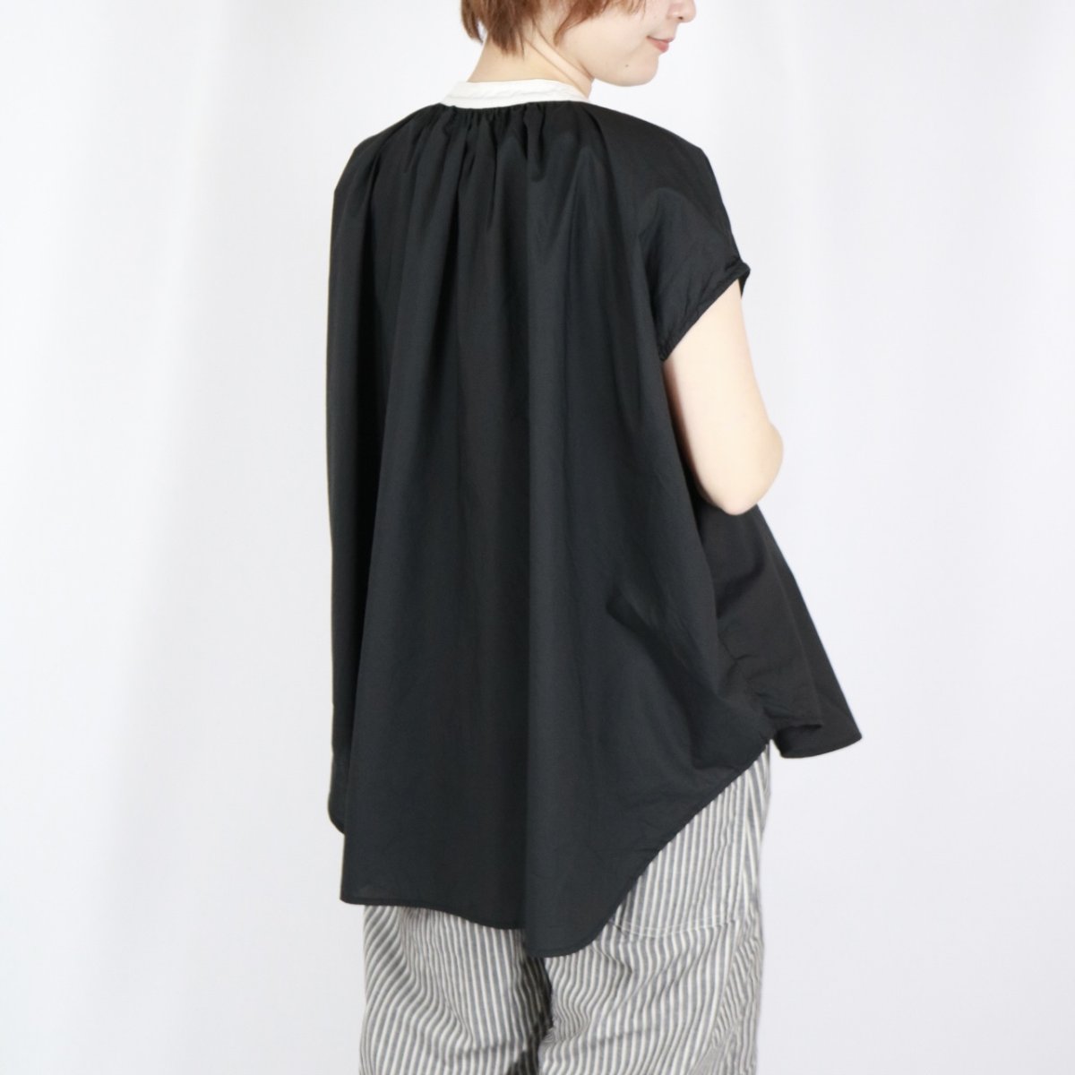 画像16: DIARIES　タイプライターコットン バイカラー フレンチスリーブ ギャザーブラウス　2色 (16)