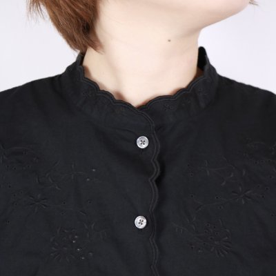 画像2: SOIL 60s POPLIN PLAIN WITH CUT WORK EMBROIDERY MAO COLLAR S/SL SHIRT 2色