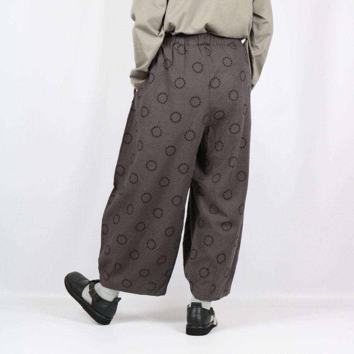 画像15: bluewillow コットンリネン平織りサークル刺繍 コクーンパンツ 3色 (15)