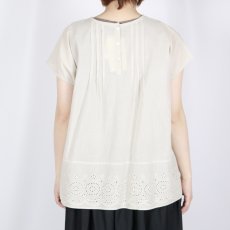 画像26: SOIL 　 80s VOILE PLAIN WITH CUT WORK LACE　CREW -NECK FRENCH /SL SHIRT WITH PINTUCK 3色 (26)