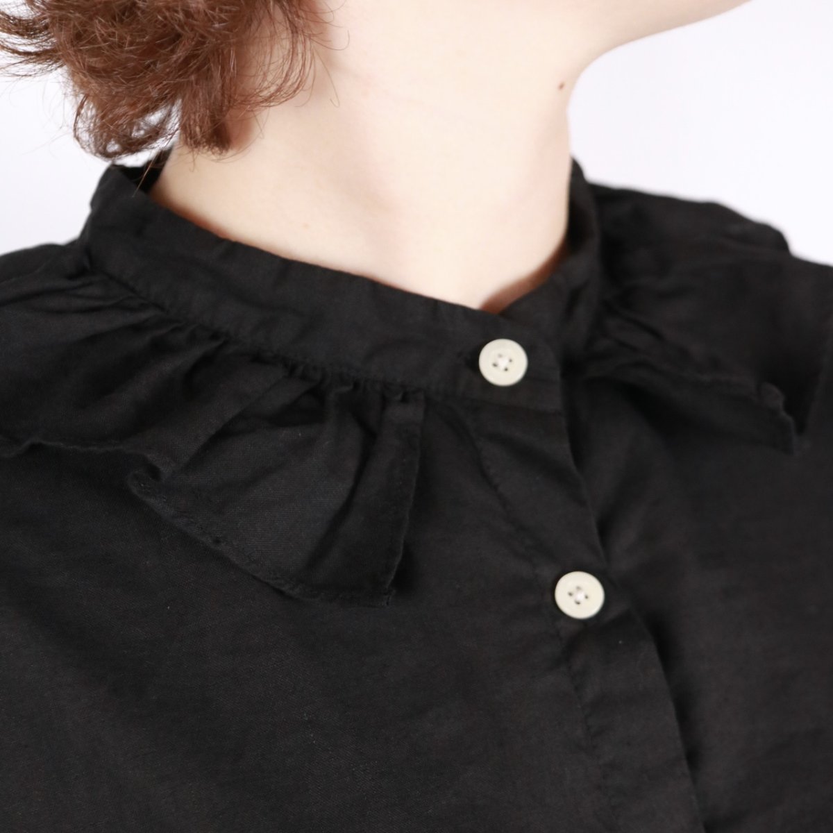 画像18: tukuroi 　製品染め 綿麻平織 フリル スタンドカラー シャツ　3色 (18)