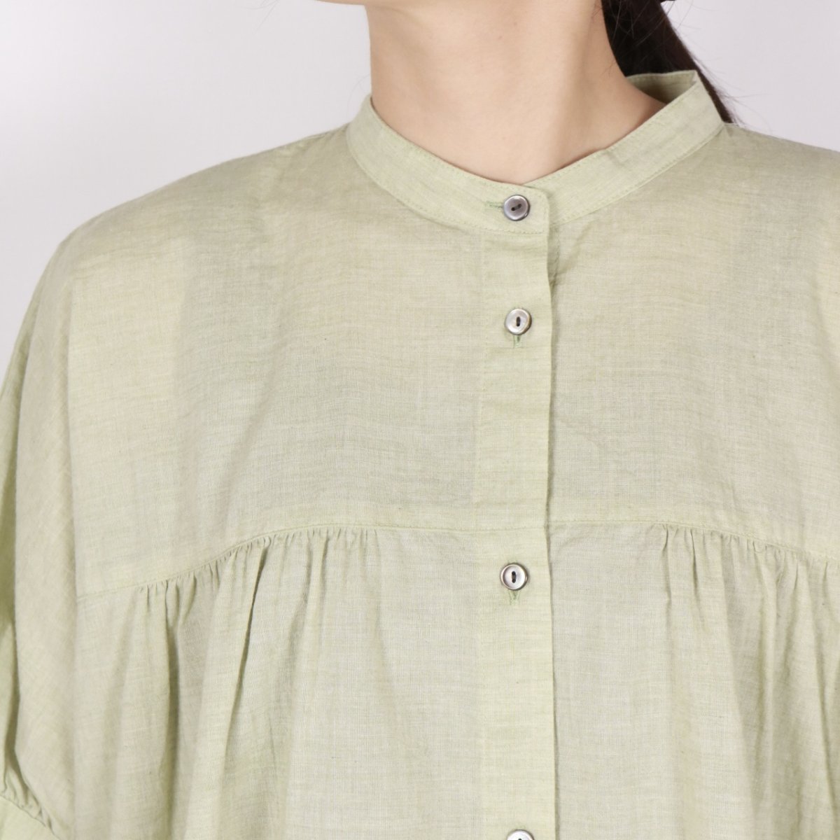 画像7: LUEUF   バンドカラー ギャザーシャツ  2色 (7)