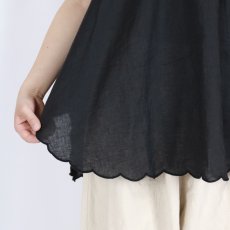 画像28: tumugu:　スカラップ刺繍 コットンリネンボイル ノースリーブプルオーバー　3色 (28)