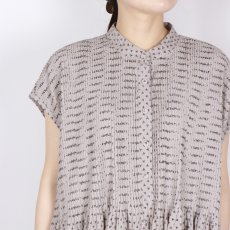 画像30: maison de soil  80s VOILE TRIANGLE BLOCK PRINT BANDED COLLAR FRENCH/SL DRESS WITH PINTUCK 2色2サイズ (30)