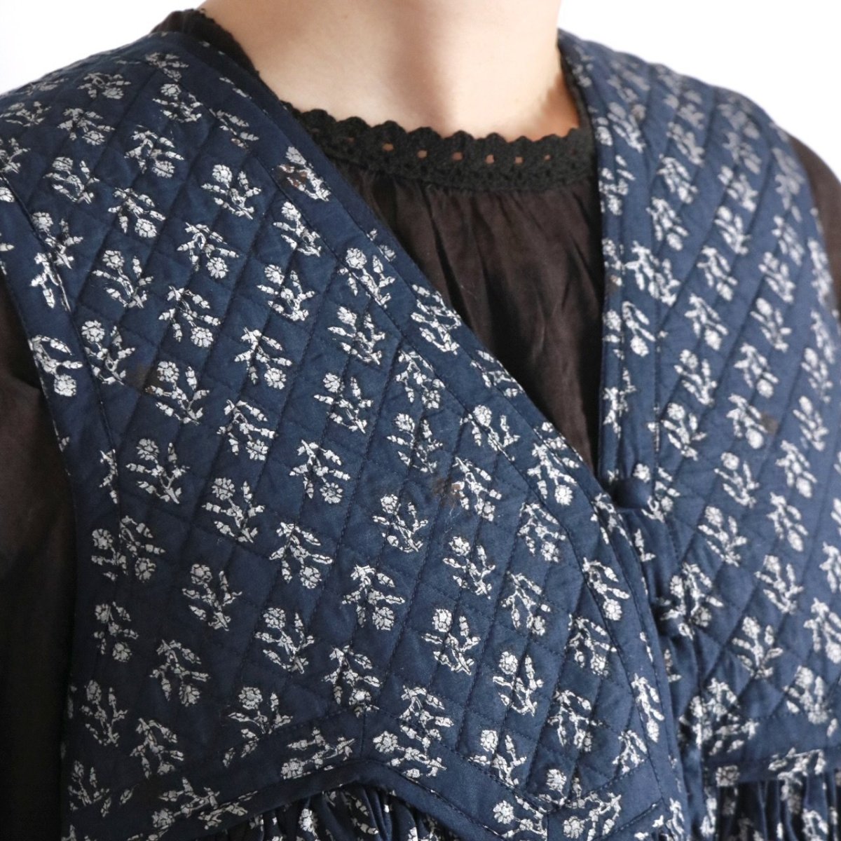 画像21: maison de soil 80s COTTON VOILE FLOWER BLOCK PRINT RAJASTHAN TUCK GATHERED V-NECK NO/SL SHIRT 2色 (21)