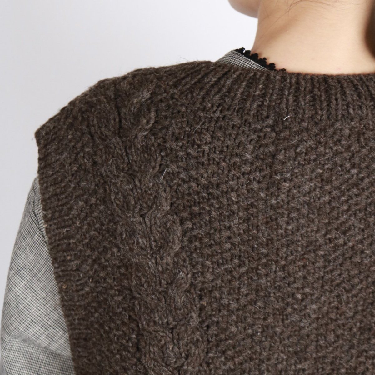 画像33: tumugu:　ロービングウール ケーブルニットベスト　3色 (33)
