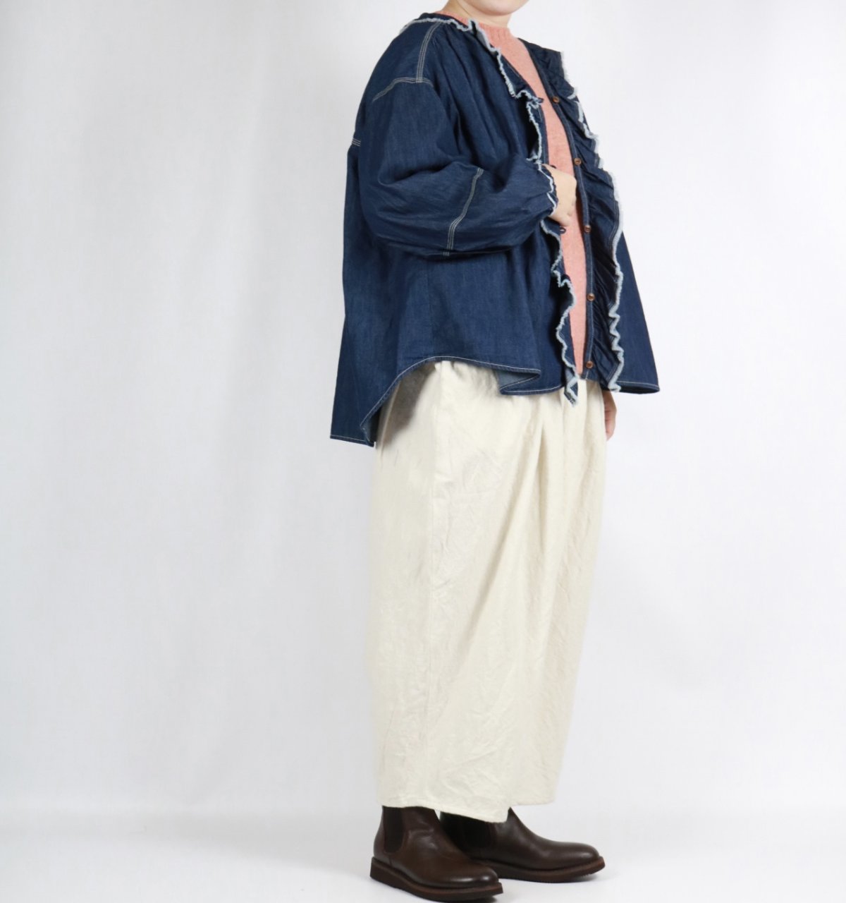 画像19: tumugu: ライトオンスデニムフリルブラウス 2色 (19)