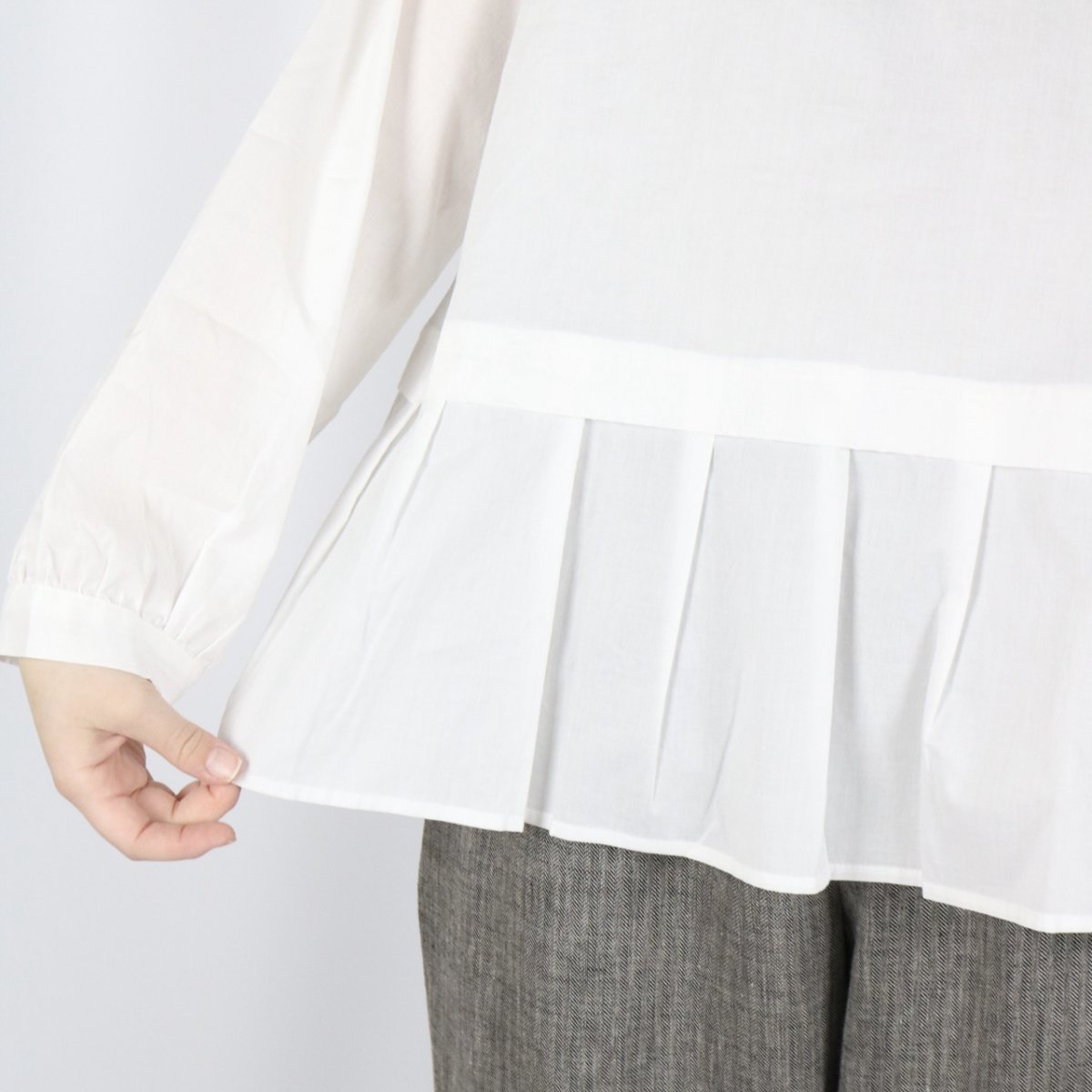 画像10: blue willow コットン細番手裾プリーツブラウス   (10)